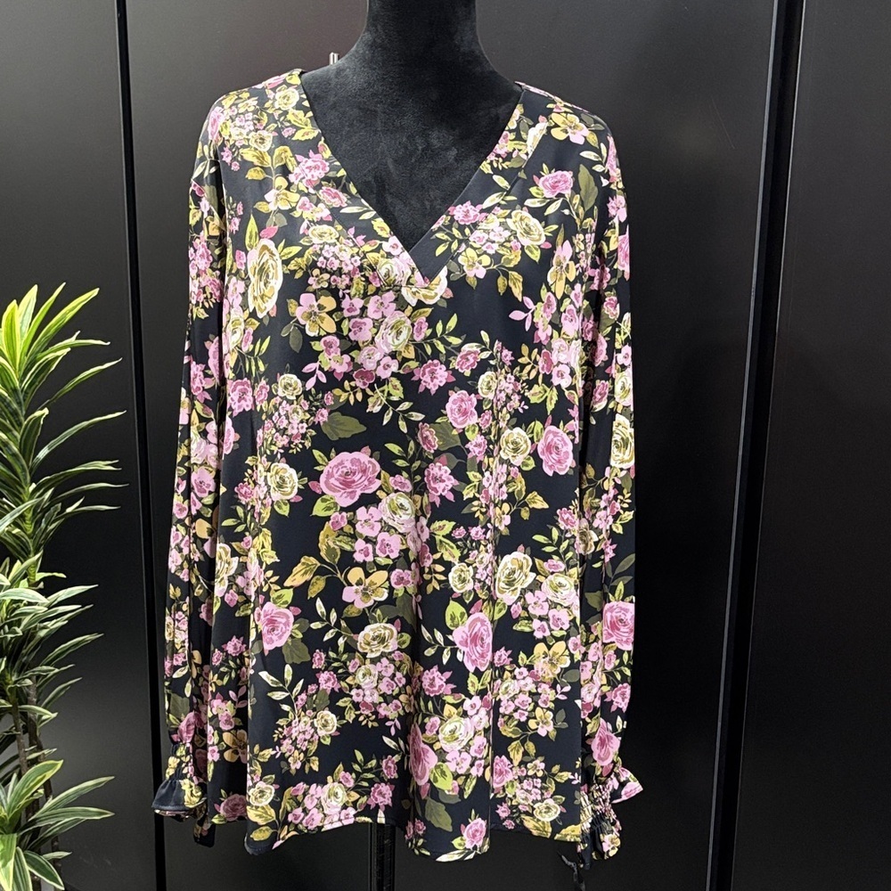 EMALINE Auckland,V-neck,shirred cuffs,multi color floral,silky,lightweight